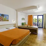 Ekaterini Апарт-отель
